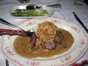 maggianos-beef-medallions