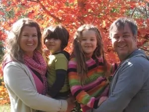 fall-family-happy
