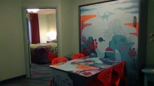 disney-Art-of-Animation-Table-Bed