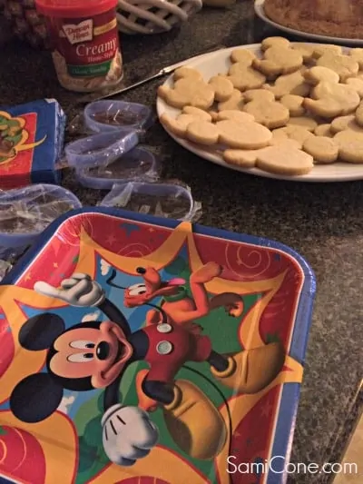 Disney-Side-Celebration-Plates