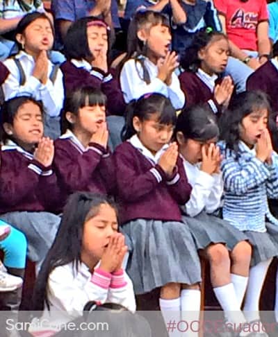 Operation-Christmas-Child-Ecuador-praying