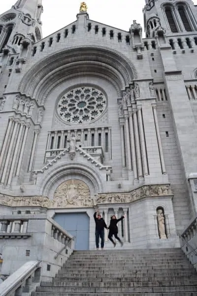 quebec-city-cathedral-couple-jump