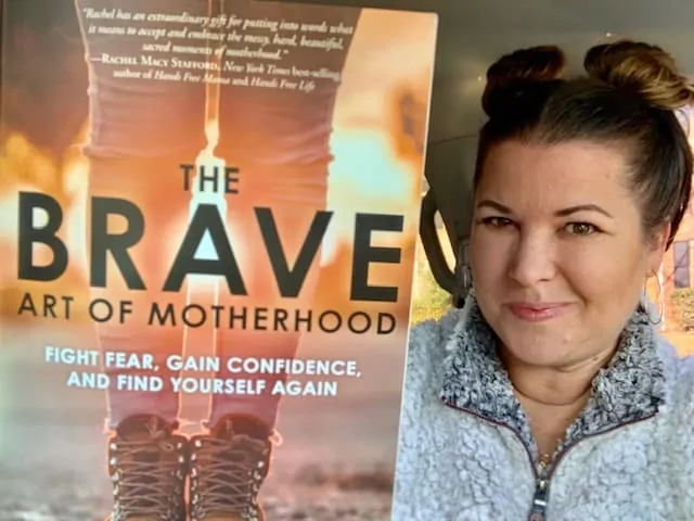 The Brave Art of Motherhood Review {The Daily Dash: December 11, 2018}