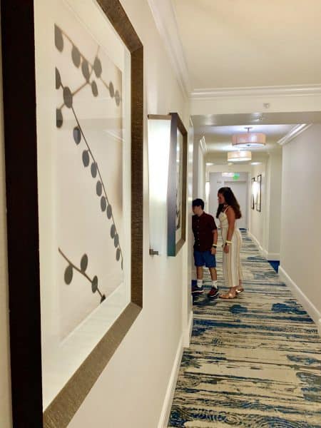 palm beach marriott singer island hallway
