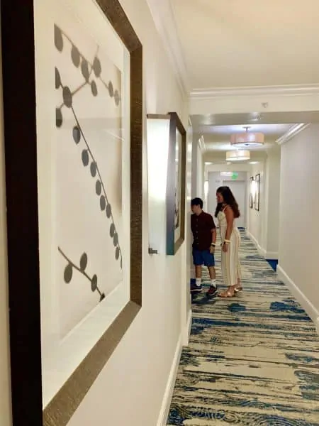 palm beach marriott singer island hallway
