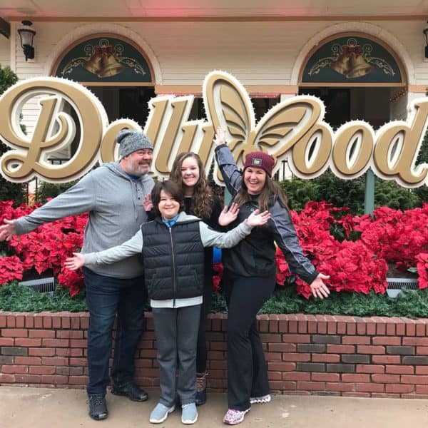 dollywood holiday sign 2017