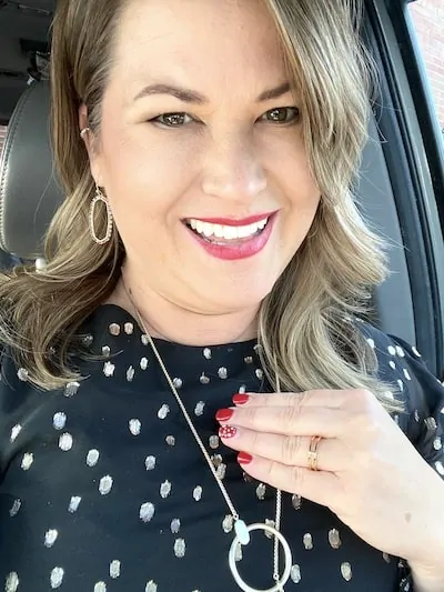 Sami Cone wearing Kendra Scott jewelry from December 2020 gift guide