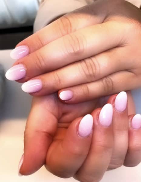 October-2021-Chao-Nails-pink-hombre